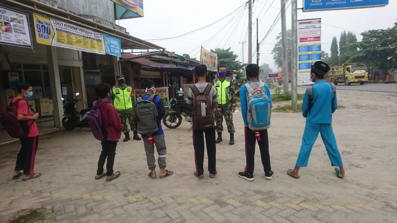 Cegah Covid 19, Kopda Dian Himbau Siswa Terapkan 3 M