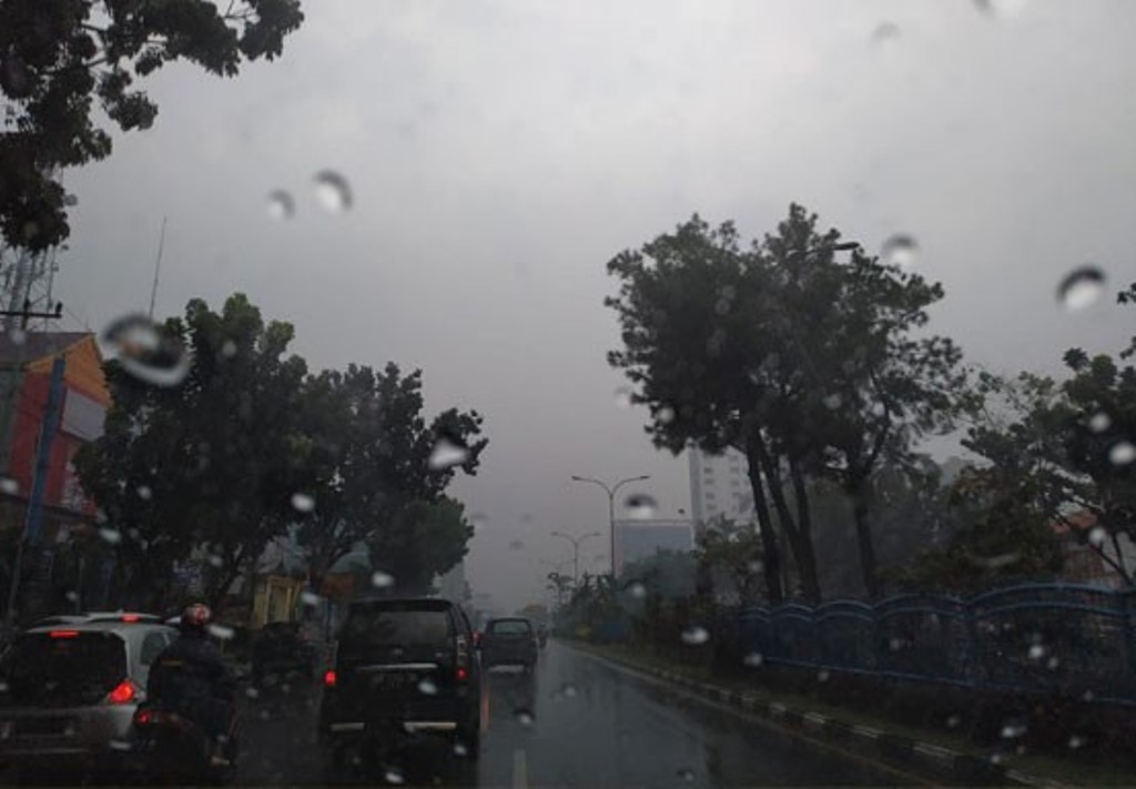 Waspada, Hari Ini Hujan Disertai Petir dan Angin Kencang Berpotensi Mengguyur Riau