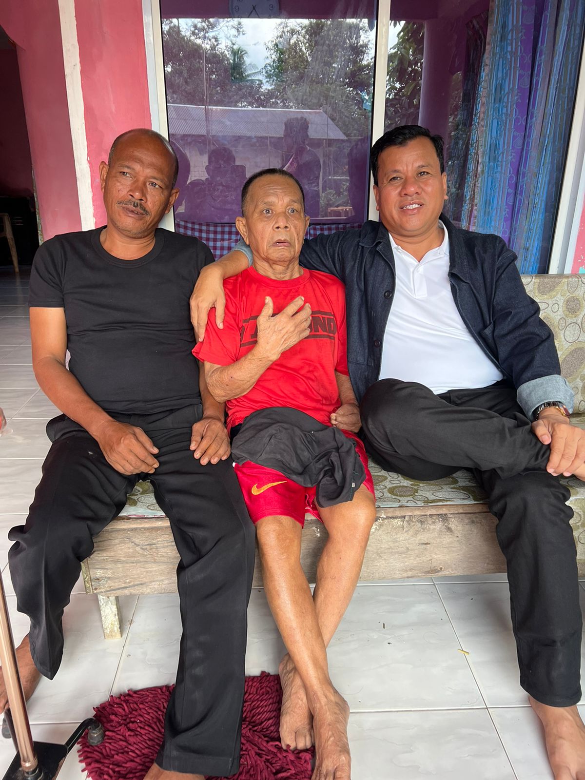 Sela Kunjungan Kerja Di Tanjung Pinang Plt Bupati Jenguk Warga Kuansing Yang Sakit