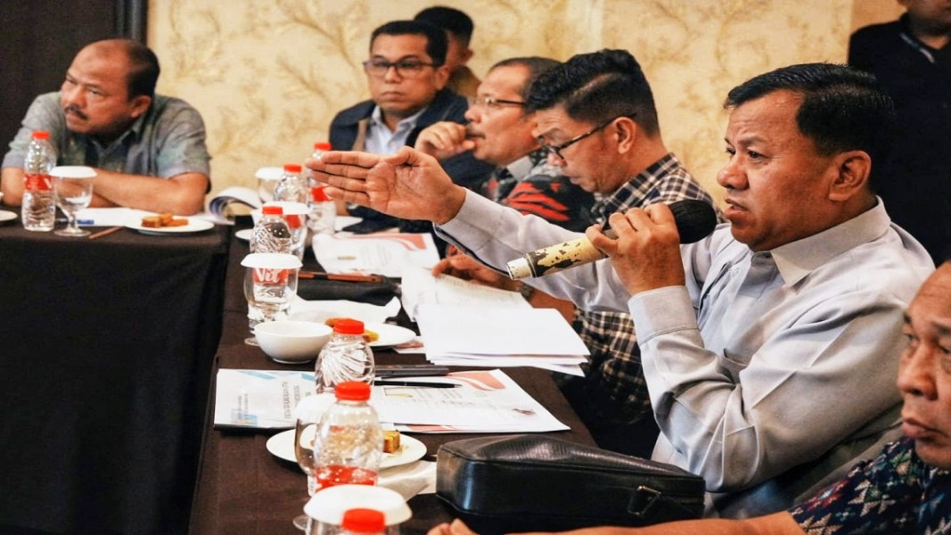 Gelar Rakor, Bupati Minta OPD Kaji RTRW Kuansing Secara Komprehensif  Hulya 03 Jun 2024 Pekanbaru - Bupati Kuantan Singingi, Dr. H. Suhardiman Amby, meminta kepada Kepala OPD, mengkaji kembali Rencana Tata Ruang Wilayah (RTRW) Kuansing secara komprehensif