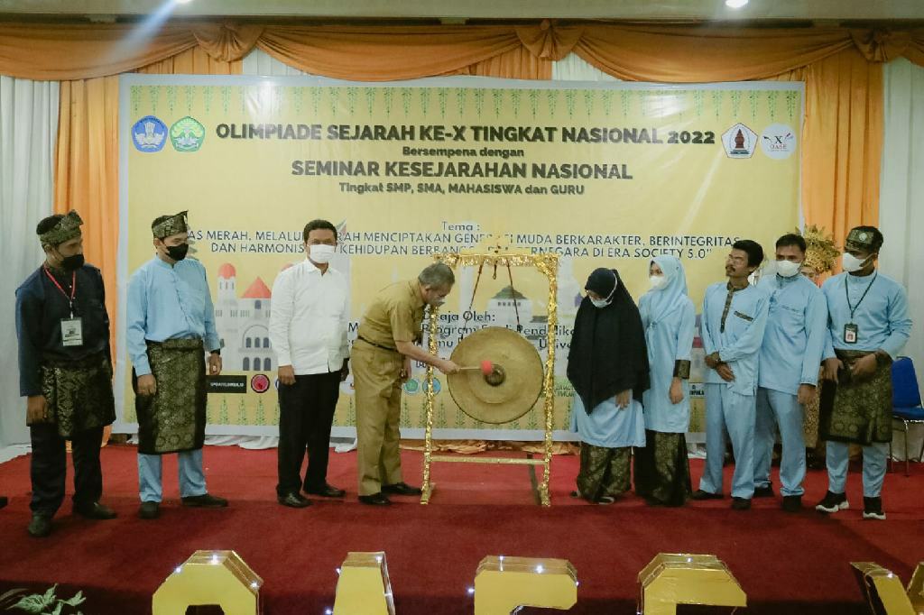 Kadisdik Buka Olimpiade Sejarah X FKIP Universitas Riau