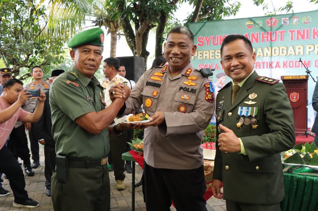 HUT TNI ke-77, Surprise Kapolres Kampar Kepada Kodim 0313/KPR