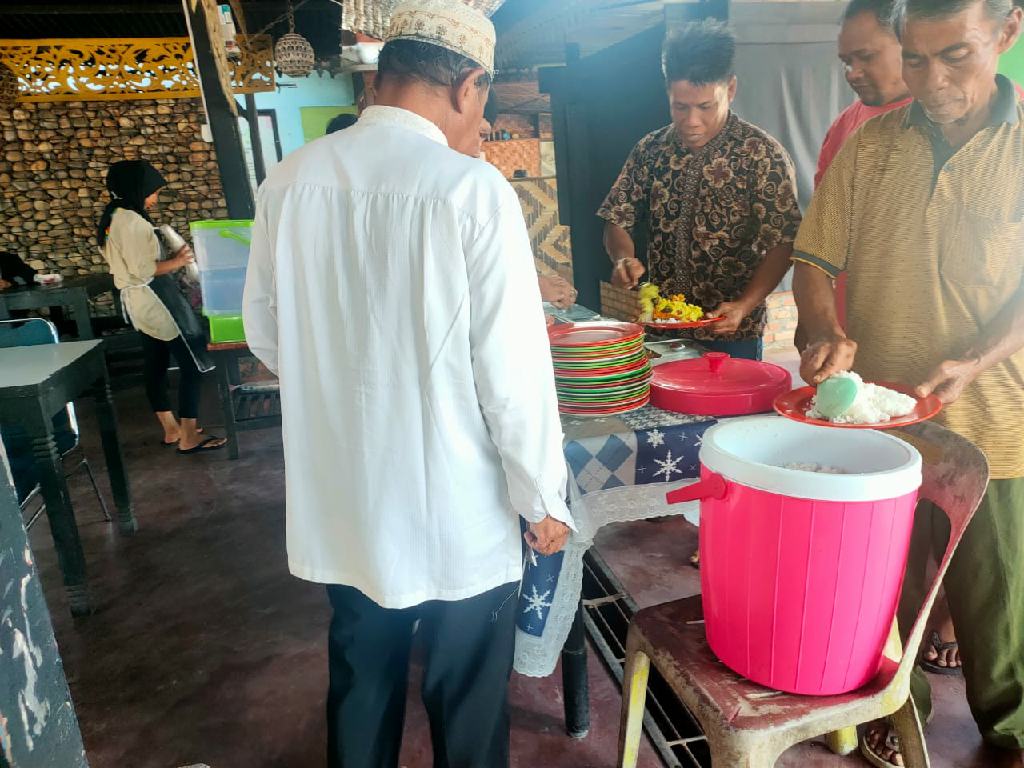 Berbagi Makan Siang Gratis Untuk Dhuafa, Agenda Rutin Jumat Barokah Satreskrim Polres Kampar