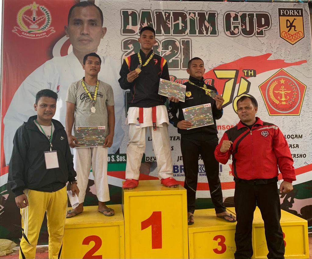 Anggota Brimob Riau Bripda Abdul Razzaq Raih Juara 1 Turnamen Karate Dandim Cup Jambi 