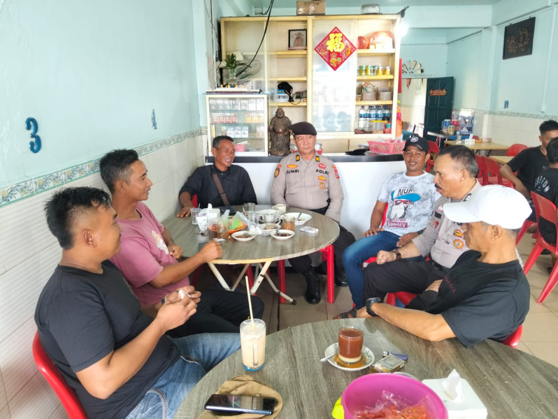 Kanit Samapta AKP Jumri Gencar Berikan Himbauan Kamtibmas di Pasar Sungai Guntung Menjelang Pilkada 2024