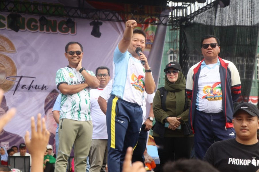 Jalan Santai Dan Pembukaan Festival Pacu Jalur Sempena HUT Kabupaten Kuansing Ke-26 Berlangsung Meriah Di Tepian Narosa