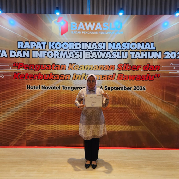 Bawaslu Inhu Raih Penghargaan Keterbukaan Informasi Publik