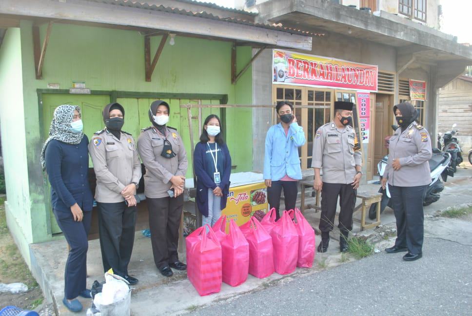Polresta Pekanbaru Peduli, Bagikan Takjil Gratis Kepada Masyarakat di Bulan Suci Ramadhan
