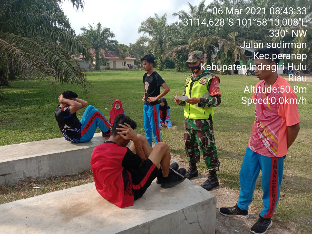 Akhir Pekan, Koramil 05/Peranap Bina Belasan Remaja Latihan Fisik