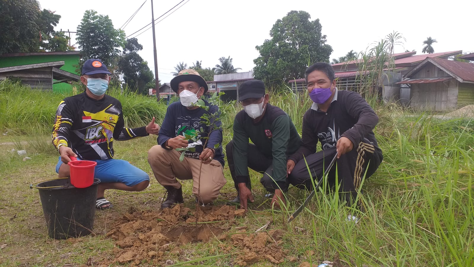 Peringati Hari Hutan Sedunia dan HUT ke-20, Jikalahari Tanam Pohon  di 3 Kabupaten