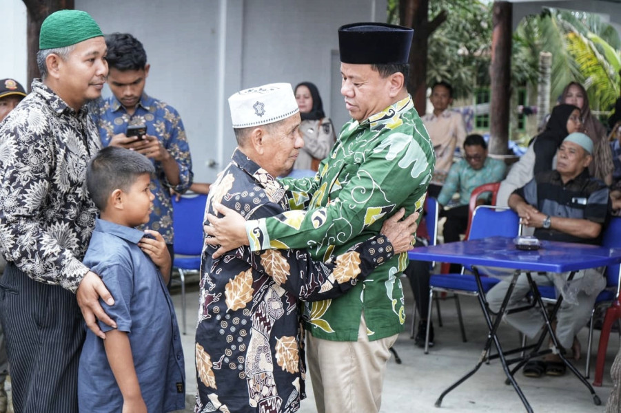 Bupati  Kuansing Suhardiman Lepas 23 Calon Jamaah Umroh Gratis, Mujahiddin Ucapkan Terimakasih