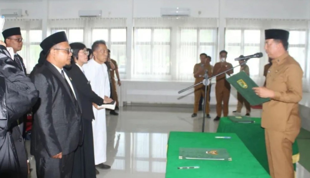 Sekda Inhu Lantik Kepala UPT Puskesmas, Tekankan Integritas dan Inovasi Pelayanan