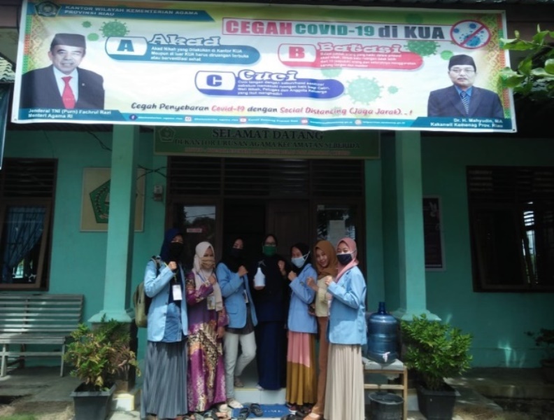 Tim KKN Relawan Covid-19 Universitas Riau Buat dan Salurkan Disinfektan ke Tempat Umum di Seberida