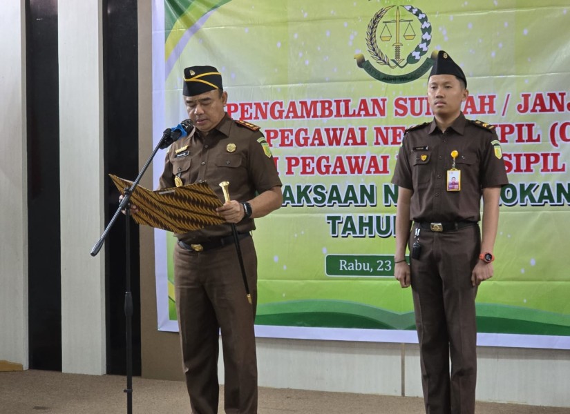 Fajar Haryowimbuko Pimpin Pelantikan 18 CPNS Dilingkungan Kejari Rohul