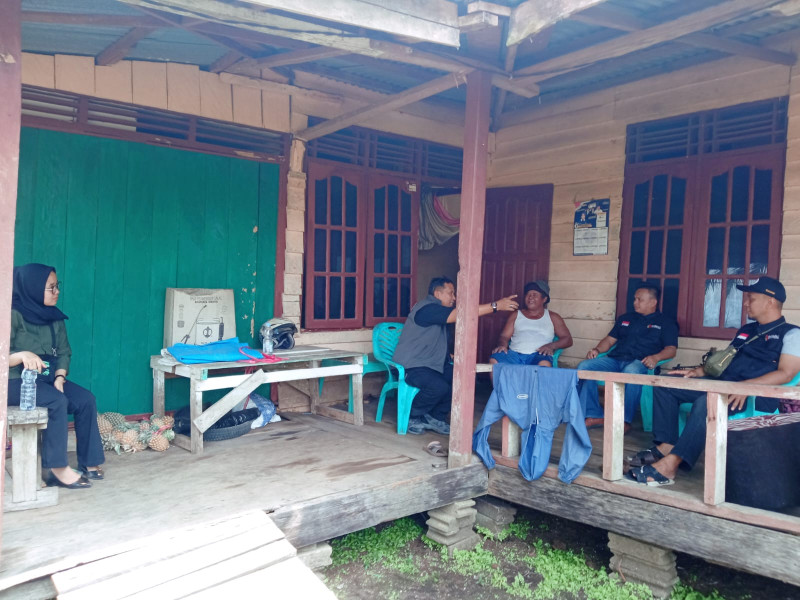 Susur Sungai Menggunakan Pompong, Bawaslu Inhu Patroli Kawal Hak Pilih Masyarakat