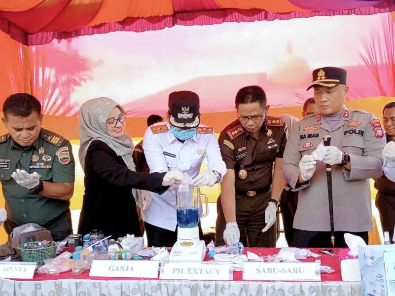 Ketua DPRD Rohil Hadiri Pemusnahan Barang Bukti 48 Perkara Narkotika & 25 Perkara Lain