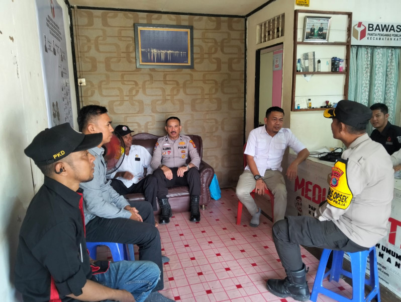Berkomitmen Ciptakan Pilkada Damai, Kapolsek Kateman Tingkatkan Sinergitas dengan Panwaslu Jelang Pilkada 2024
