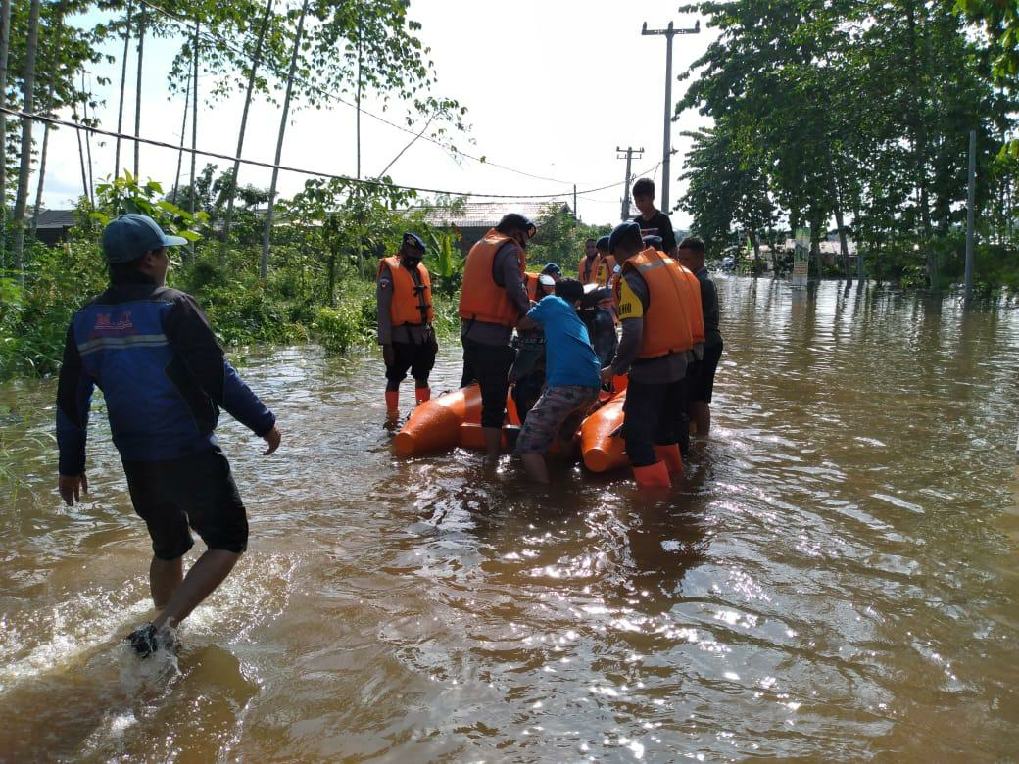 Brimob Riau Disiagakan, Banjir Kembali Rendam Rumah Warga di Pekanbaru