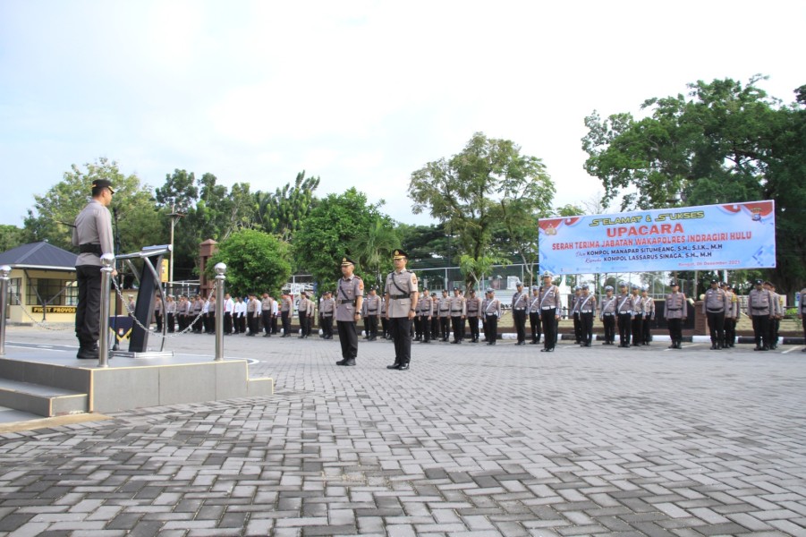 Mantan Kapolsek Pasir Penyu Resmi Jabat Wakapolres Inhu, Kompol Manapar Lulus Sespimen, Kapolres Pimpin Langsung Upacara Sertijab