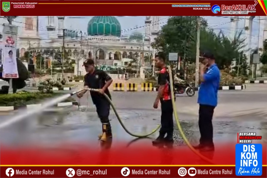 Jelang HUT ke-26, Bupati dan Wabup Rohul Instruksikan Pembersihan Jalan Protokol Pasir Pengaraian