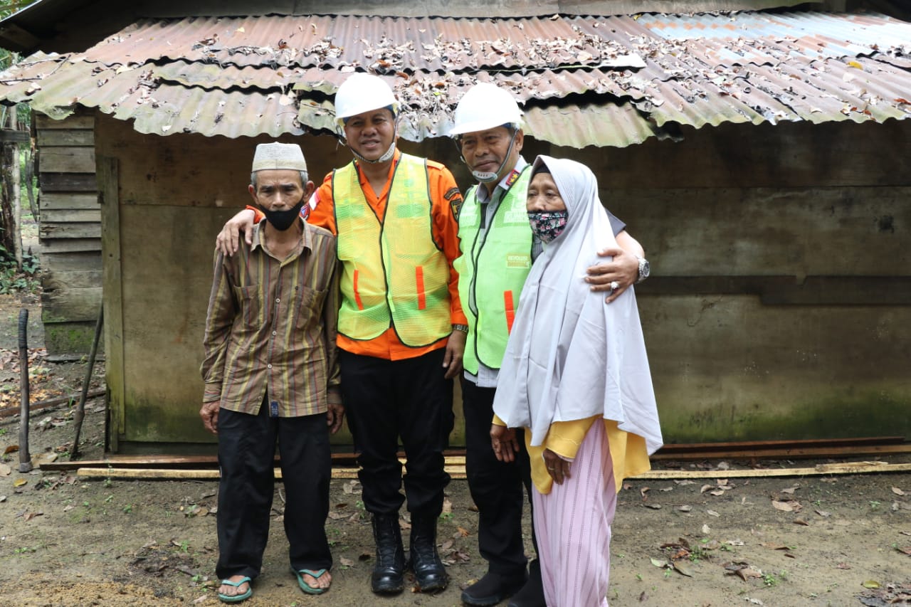 Rumahnya Di Bedah Warga Jake  Sampaikan Terima Kasih Kepada Plt Bupati