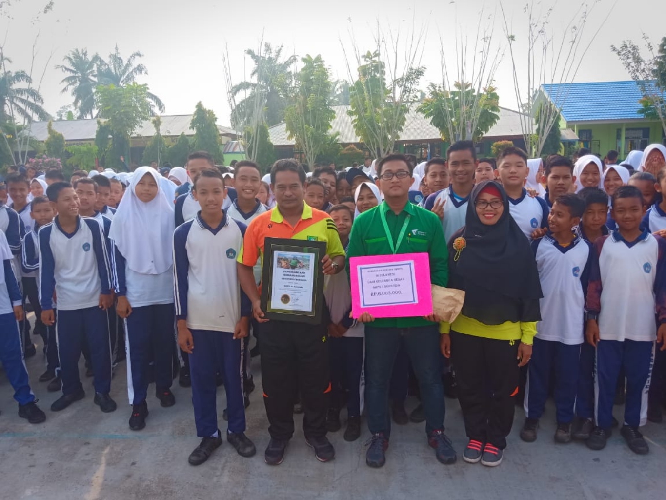 Patut Dicontoh, SMPN 1 Seberida Serahkan Donasi Untuk Korban Gempa dan Tsunami