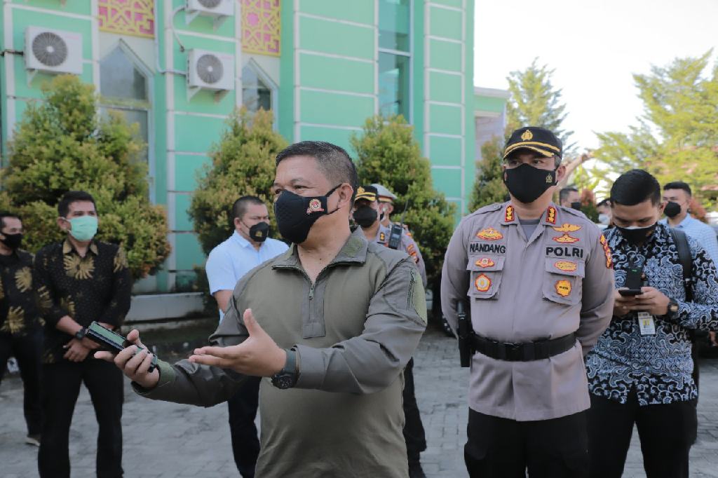 Kapolda Riau Kunjungi Pelaksanaan Vaksin dan Swab PCR di Wilayah Hukum Polresta Pekanbaru