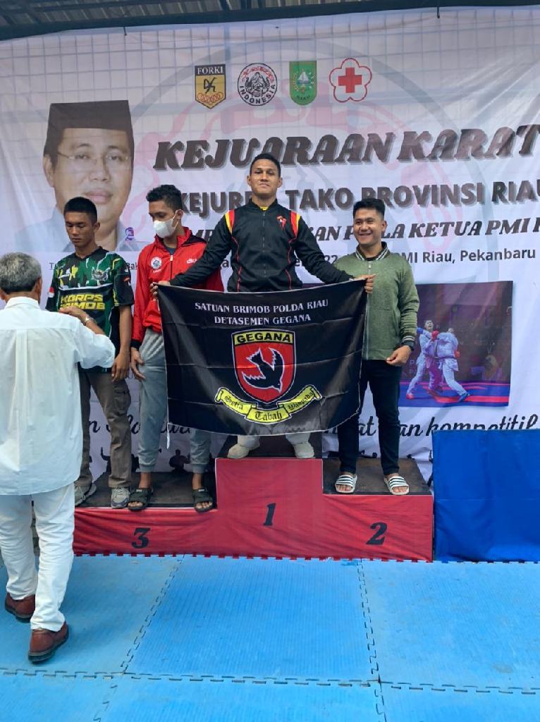 Personel Satbrimob Polda Riau Raih Juara 1 di Kejuaraan Karate Kejurda Tako Riau Tahun 2022