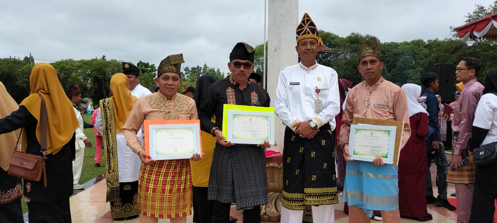 Sempena HUT Kuansing  Petani dan Gapoktan Tanjung  Simandoolak Raih Penghargaan Bupati