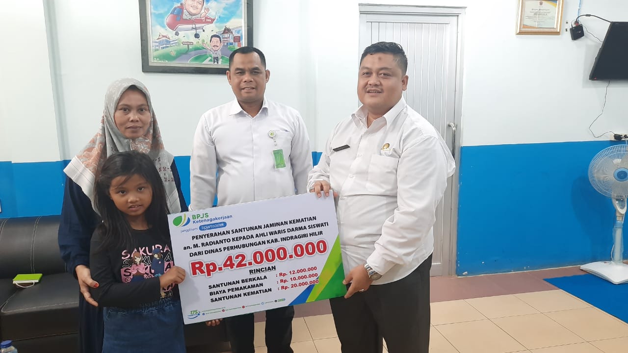 BPJamsostek Cabang Inhil Serahkan Santunan Rp.42 Juta Kepada Ahli Waris Non ASN Dishub