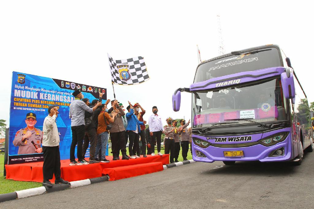 Kapolda Riau Lepas Rombongan Mudik Kebangsaan Tujuan Sumbar dan Sumut