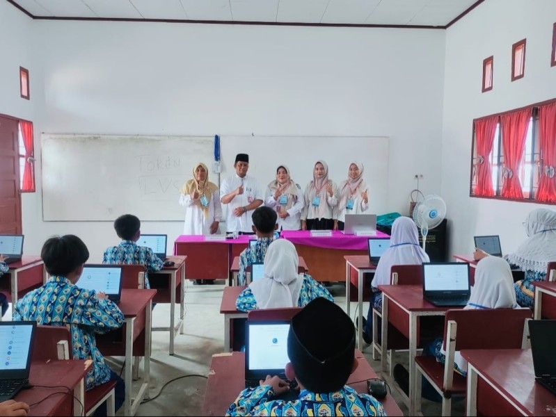 Korwil dan Pengawas Disdikbud Rengat Tinjau Pelaksanaan ANBK di SDN 021 Pasir Kemilu