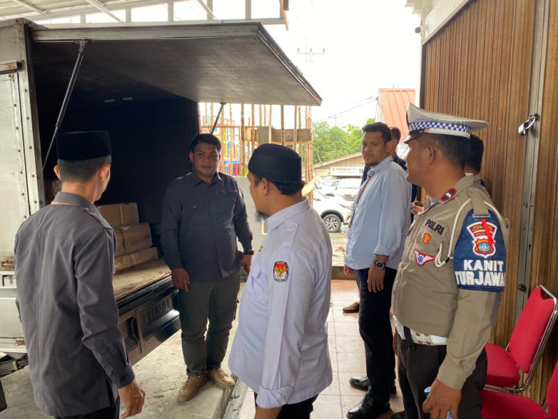Polres Natuna Kawali Logistik Pemilu dengan Aman