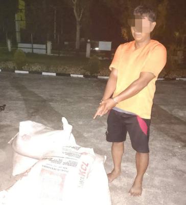 Kepergok Satpam Menggelapkan Pupuk, Karyawan PT. BFJ Diserahkan ke Polisi