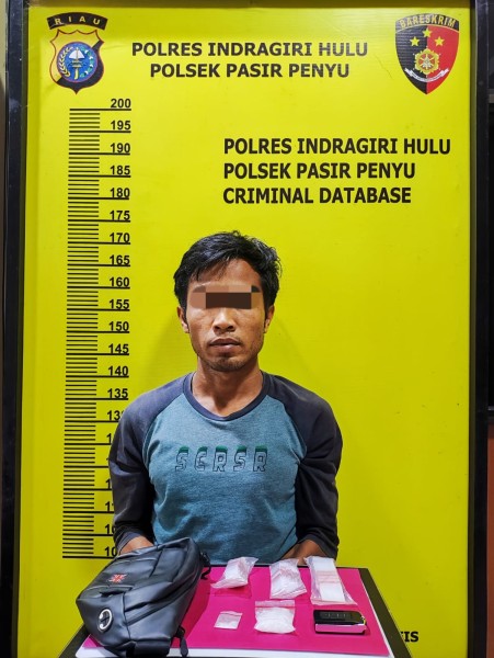 Transaksi Narkoba Dalam Kebun Sawit, Warga Pasir Sialang Jaya Diangkut Ke Polsek Pasir Penyu