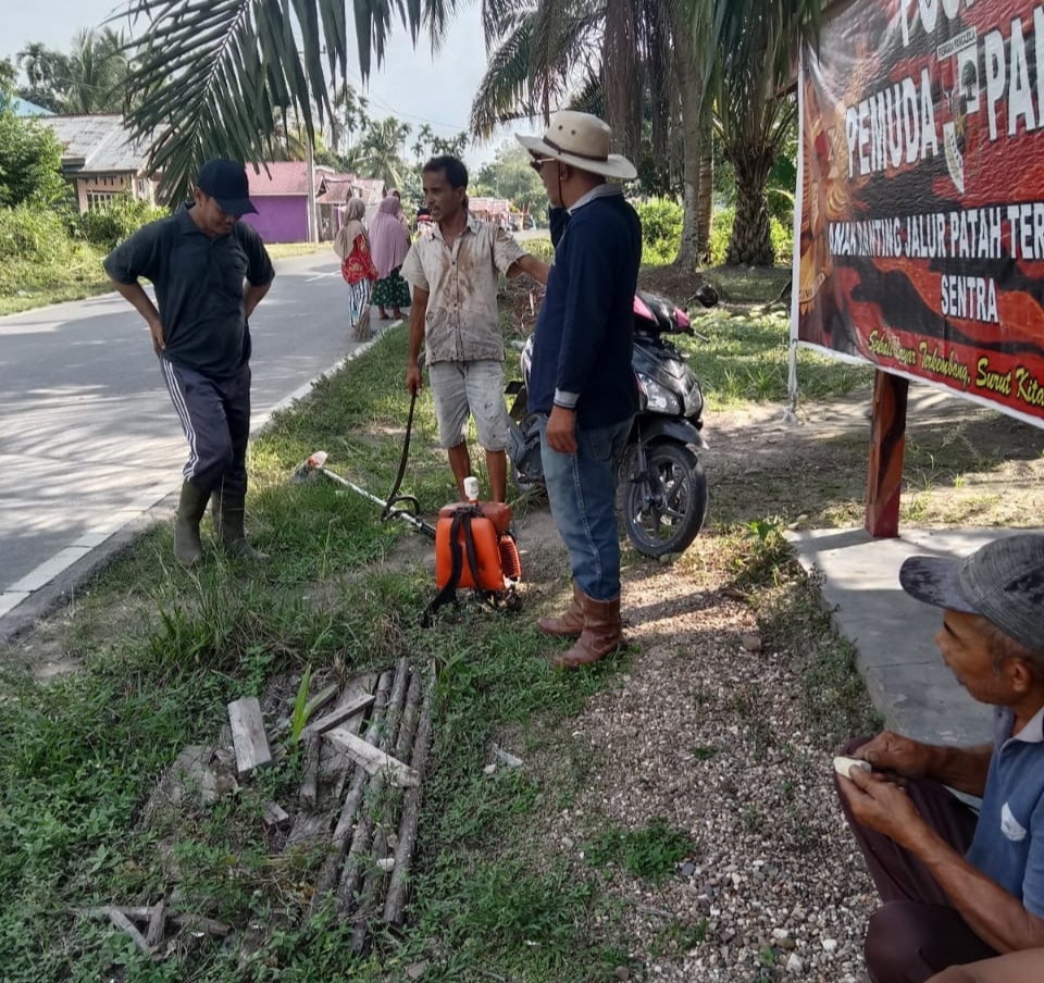 Kades Jalur Patah Ajak Warga Gotong Royong Sempena HUT RI ke-76