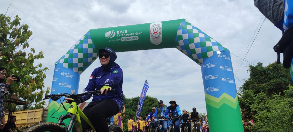BPJS Ketenagakerjaan Rengat Meriahkan Gowes Fun Bike Pesona 2023 Kabupaten Inhu Diikuti Ratusan Peserta Dari Berbagai Daerah