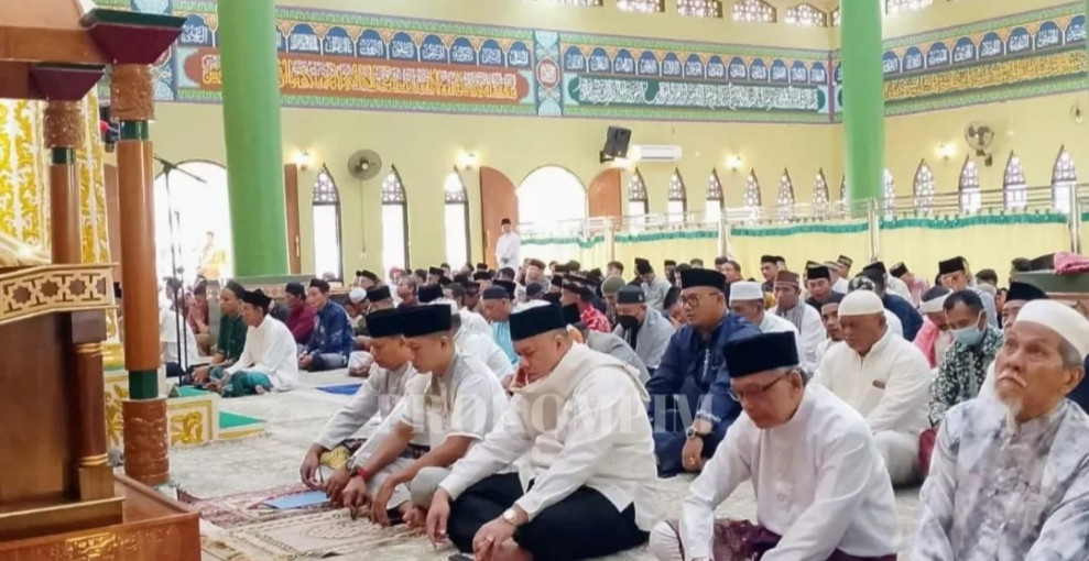 Pemkab Inhu Gelar Shalat Idul Fitri 1445 H/2024 di Mesjid Raya Ar- Rahman Rengat