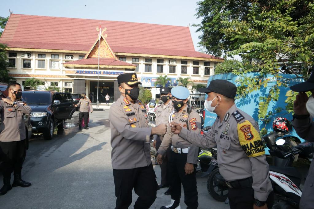 Kapolresta Pekanbaru Tinjau Kegiatan Gerai Vaksin Polsek Tampan