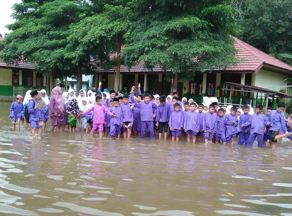 Dua Sekolah di Sei Lala Terdampak Banjir, Proses Belajar Mengajar Tetap Dilaksanakan