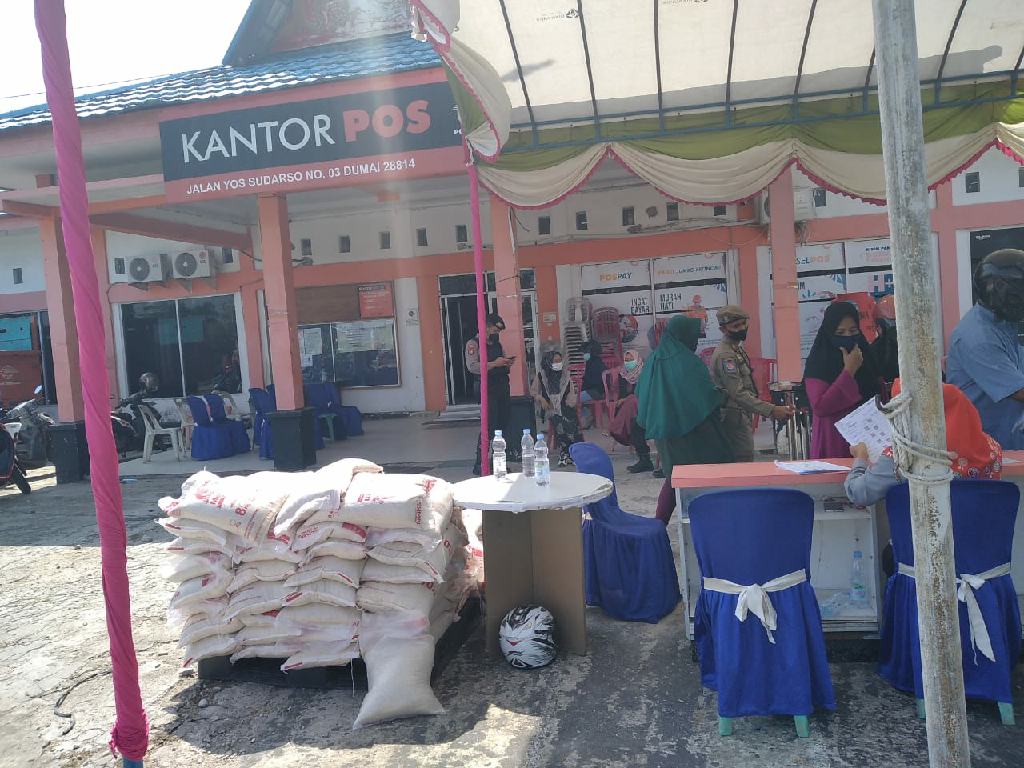 Penyaluran Bansos Non Tunai PT. Pos Indonesia Cabang Dumai, Efriadi: Penyaluran Aman dan Lancar