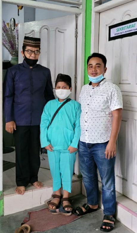 Karang Taruna Peduli, Bantu Warga Biayai Siswa Masuk MDA dan Beri Pelengkapan Belajar