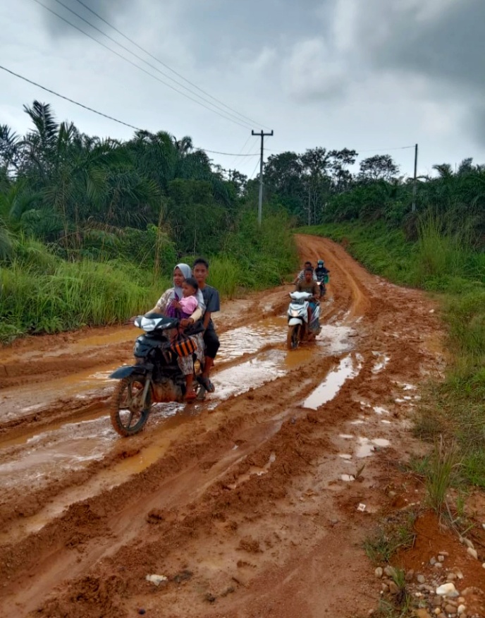 Menjerit Di Kala Musim Hujan, Pemdes Kampung Baru Ibul Sesalkan Sikap Abai Pemerintah