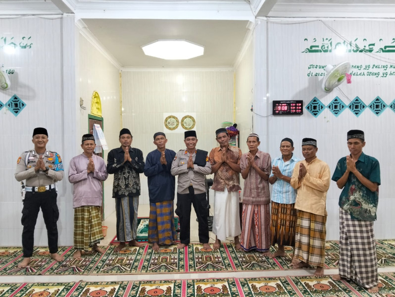 Polsek Kateman Safari Ramadhan di Surau Darul Hasanah, Ajak Warga Jaga Kamtibmas dan Kebersihan