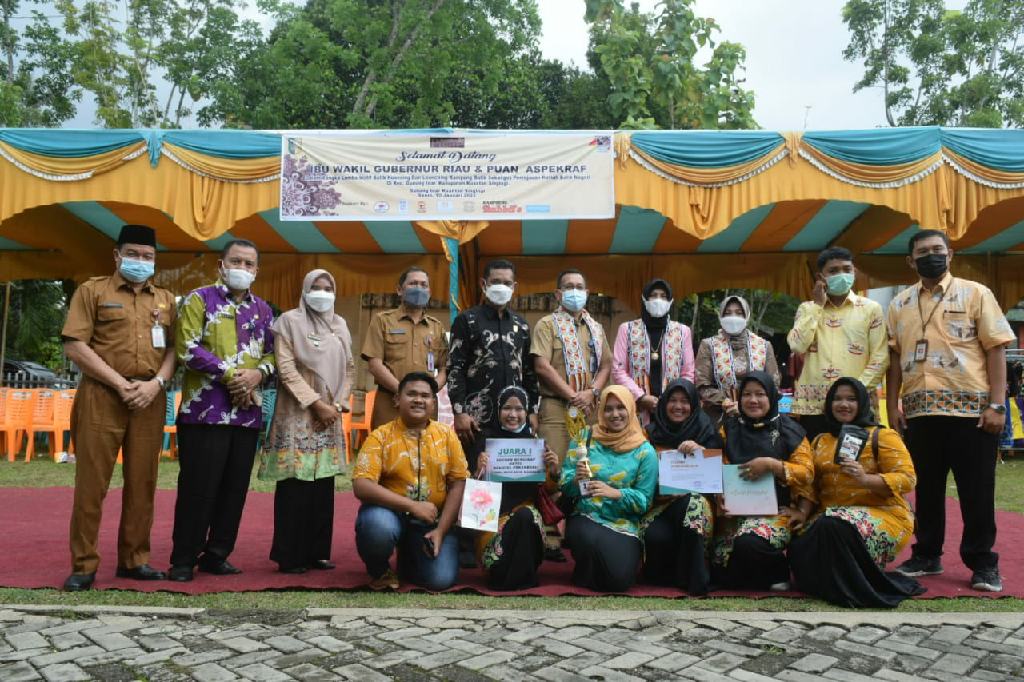 Ibu Wagubri Launching Kampung Batik, Azhar: Ke Depan Target Batik Kuansing Bisa Diekspor