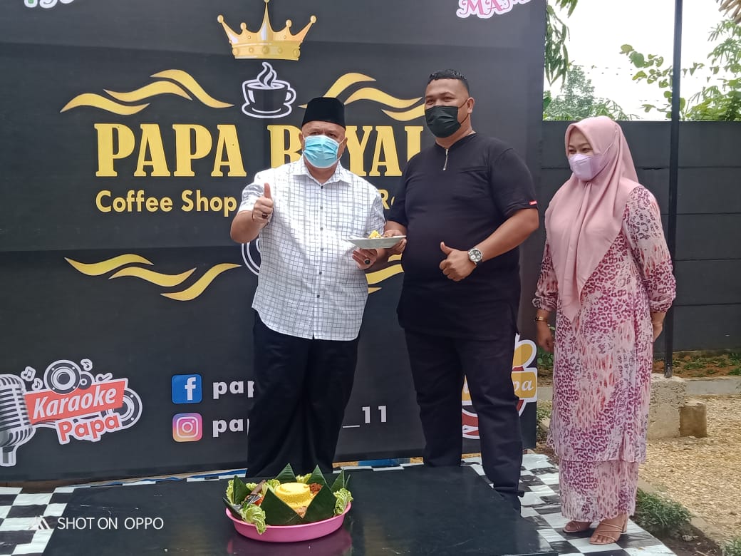 H. Yopi Arianto Resmikan Pembukaan Cafe Papa Royal di Pematang Reba