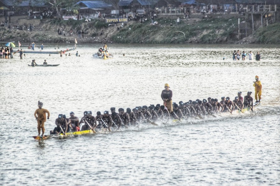 Pesta Rakyat Terbesar Berakhir,  Jalur Bintang Emas Cahaya Intan Pegang Mahkota Juara Tepian Narosa
