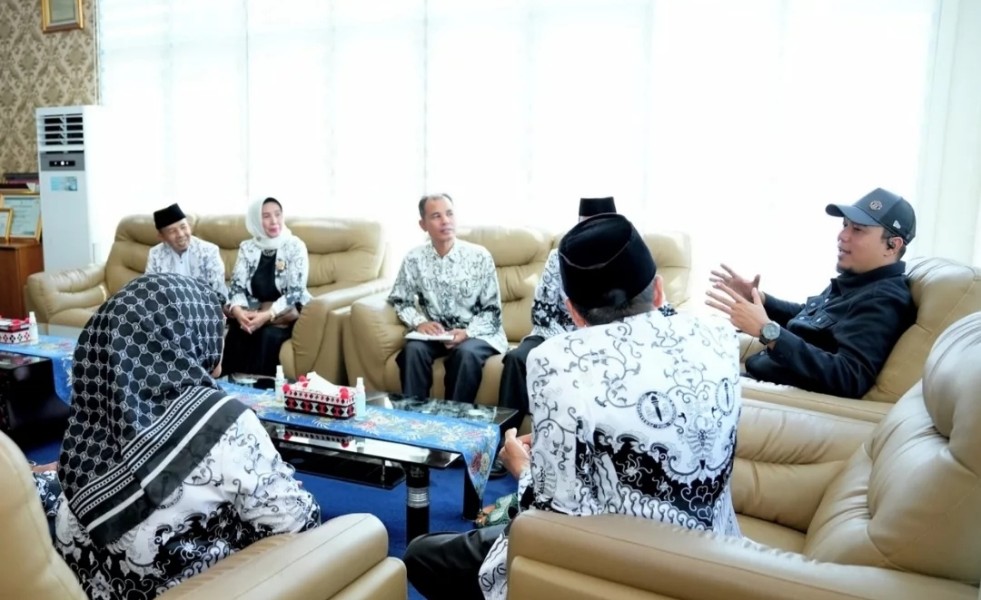 Bupati Ade Agus Hartanto Terima Audiensi PGRI Kabupaten Indragiri hulu