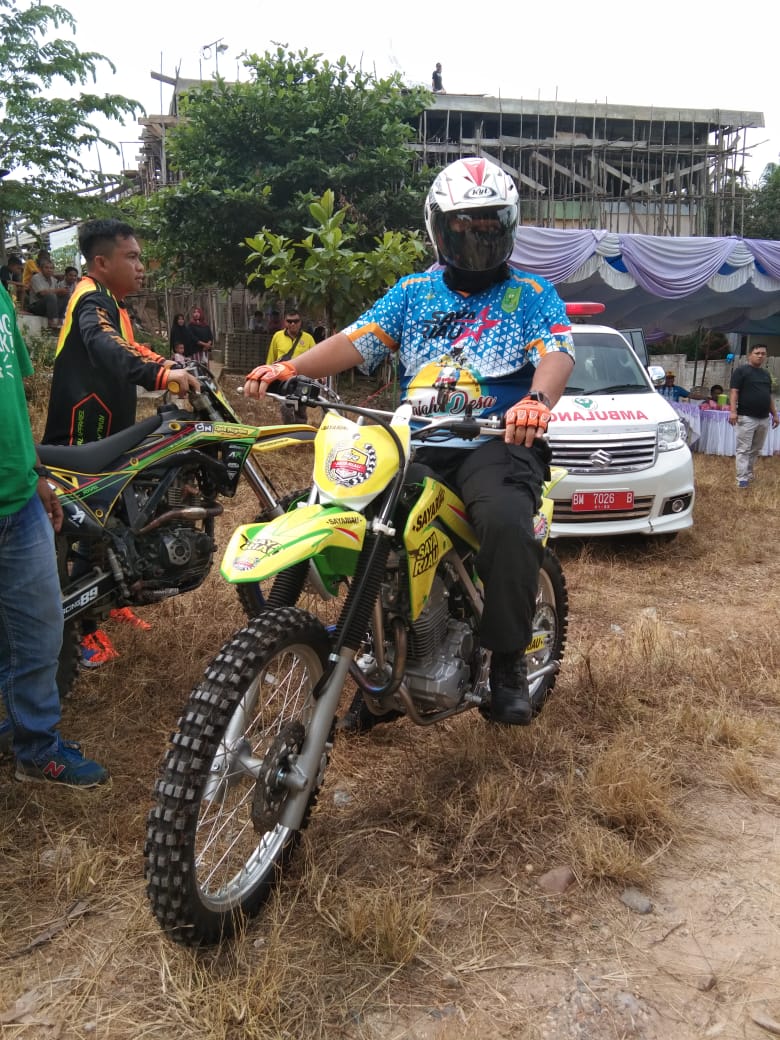 Isi Hari Libur, Bupati Yopi Trabas Bersama Ratusan Rider di Kecamatan Kelayang