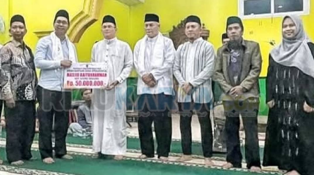 Anggota DPRD Rohil Dampingi Wabup Jhony Charles Safari Ramadhan di Ujung Tanjung